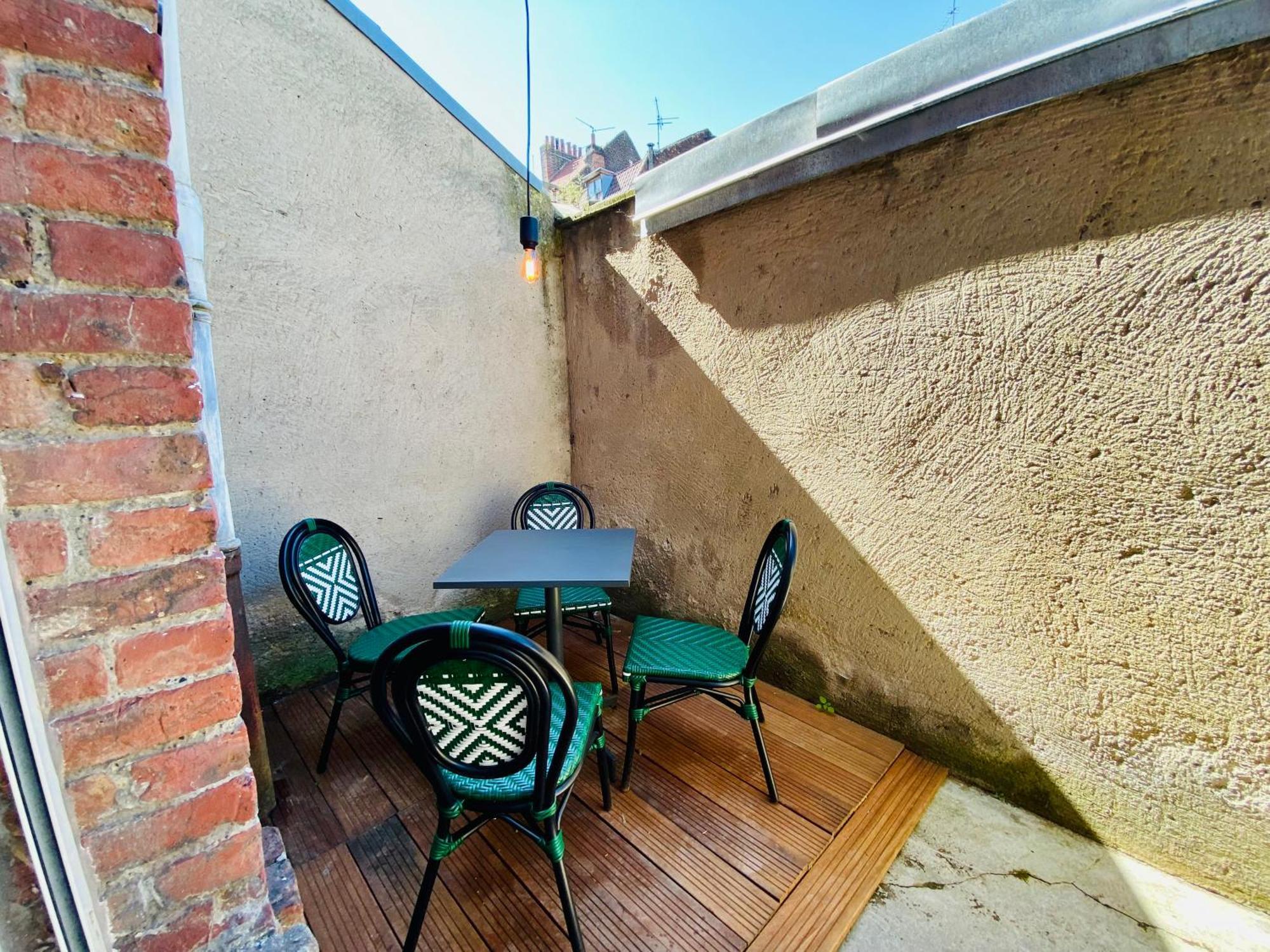 Oasis Urbaine - Spacieux Et Calme Avec Patio Лілль Екстер'єр фото